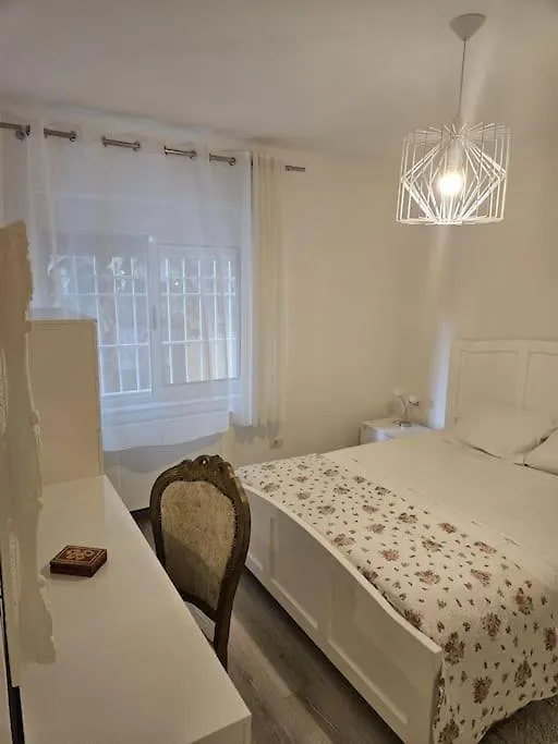 Cozy Two-Bedroom Apartment Shkoder